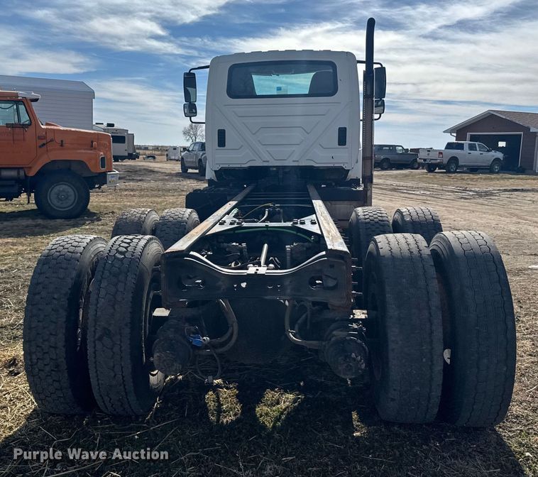 image for item FB0807 2013 International 7500 truck cab and chassis