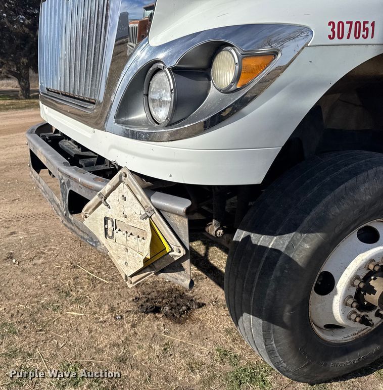 image for item FB0807 2013 International 7500 truck cab and chassis