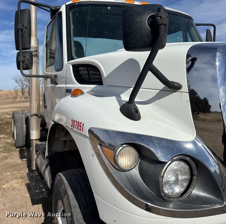 image for item FB0807 2013 International 7500 truck cab and chassis