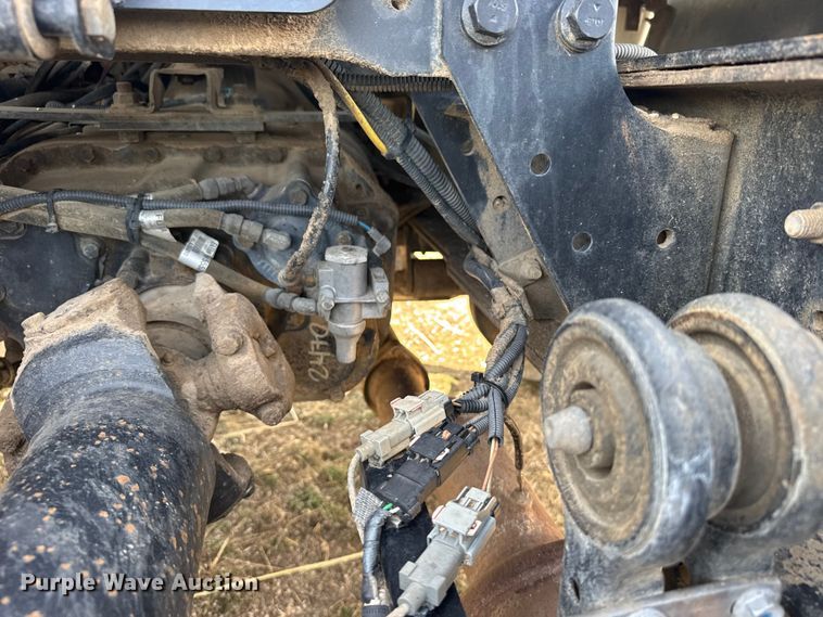 image for item FB0807 2013 International 7500 truck cab and chassis