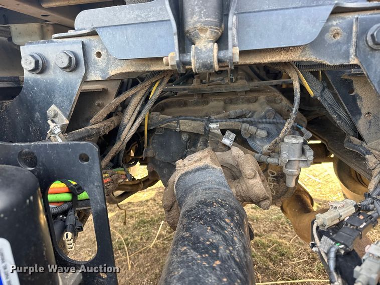 image for item FB0807 2013 International 7500 truck cab and chassis