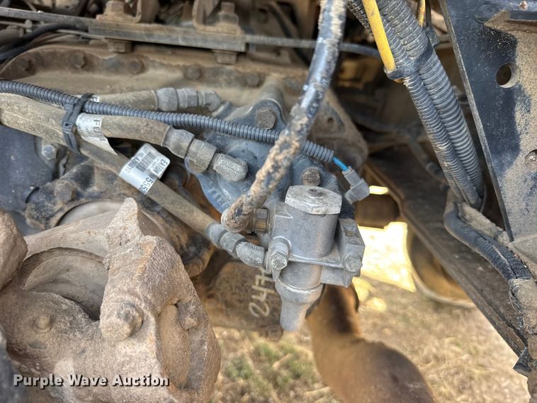 image for item FB0807 2013 International 7500 truck cab and chassis