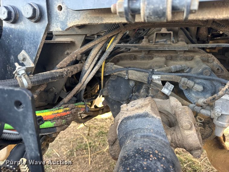 image for item FB0807 2013 International 7500 truck cab and chassis