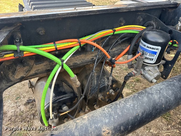 image for item FB0807 2013 International 7500 truck cab and chassis