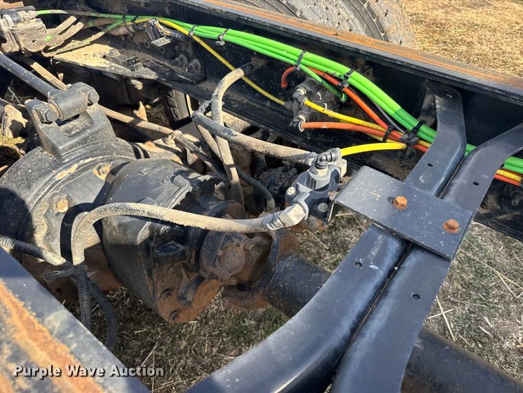 image for item FB0807 2013 International 7500 truck cab and chassis