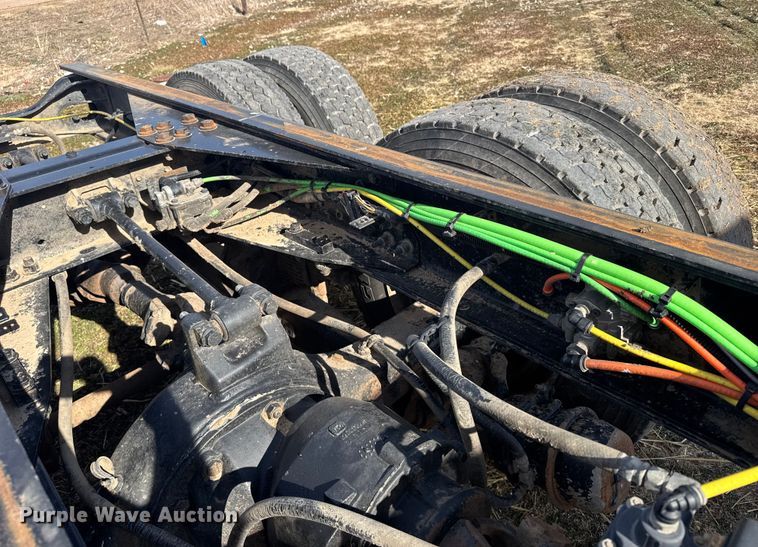 image for item FB0807 2013 International 7500 truck cab and chassis