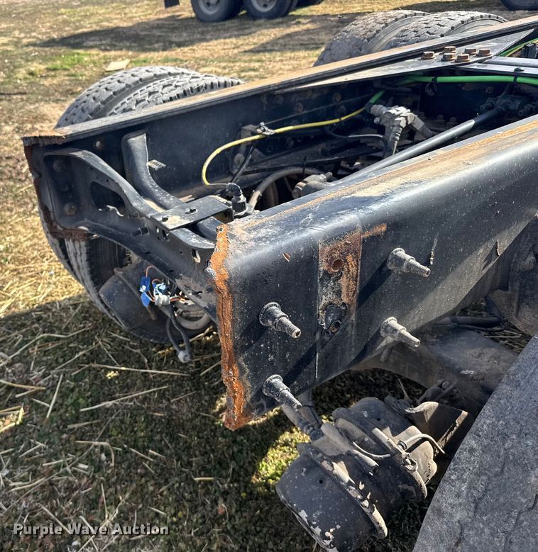 image for item FB0807 2013 International 7500 truck cab and chassis