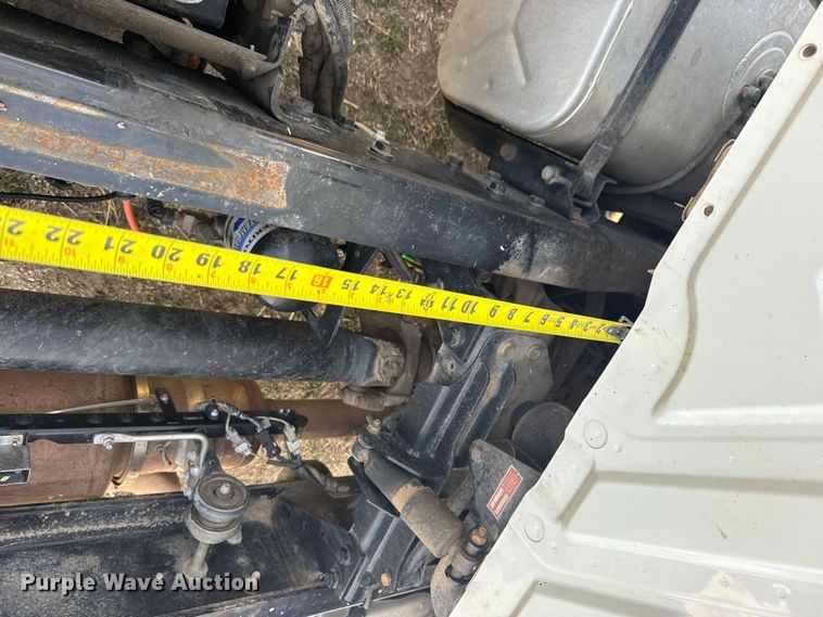 image for item FB0807 2013 International 7500 truck cab and chassis