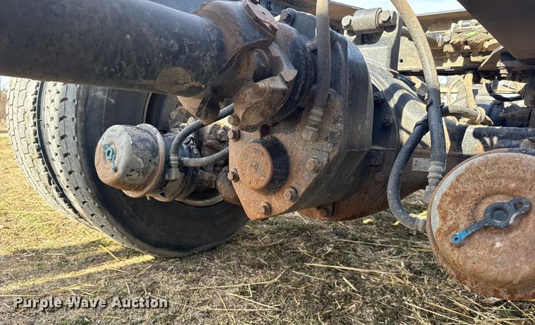 image for item FB0807 2013 International 7500 truck cab and chassis