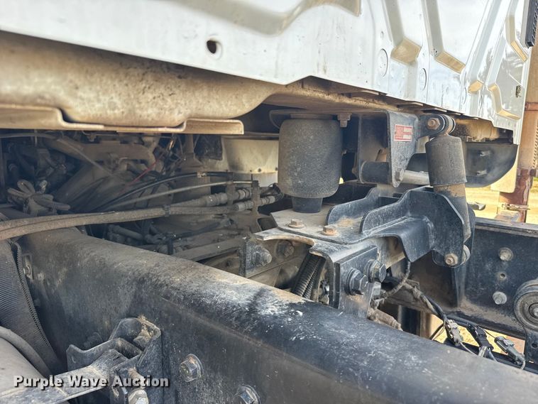 image for item FB0807 2013 International 7500 truck cab and chassis