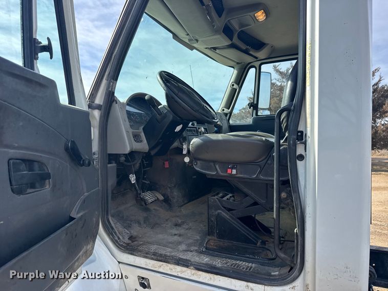 image for item FB0807 2013 International 7500 truck cab and chassis