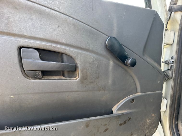 image for item FB0807 2013 International 7500 truck cab and chassis