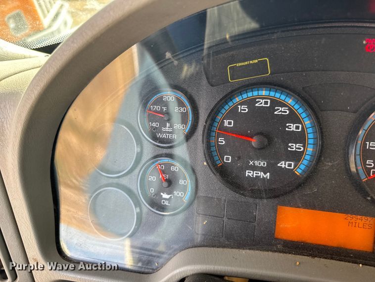 image for item FB0807 2013 International 7500 truck cab and chassis