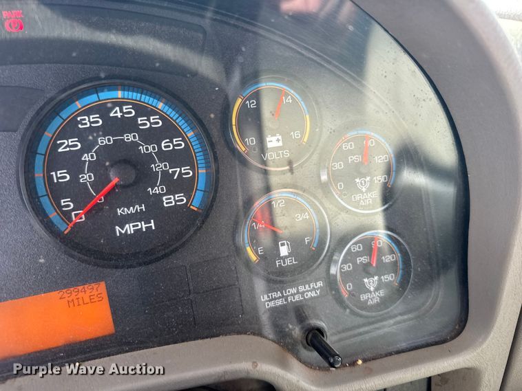 image for item FB0807 2013 International 7500 truck cab and chassis