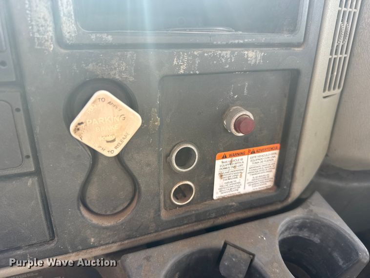 image for item FB0807 2013 International 7500 truck cab and chassis