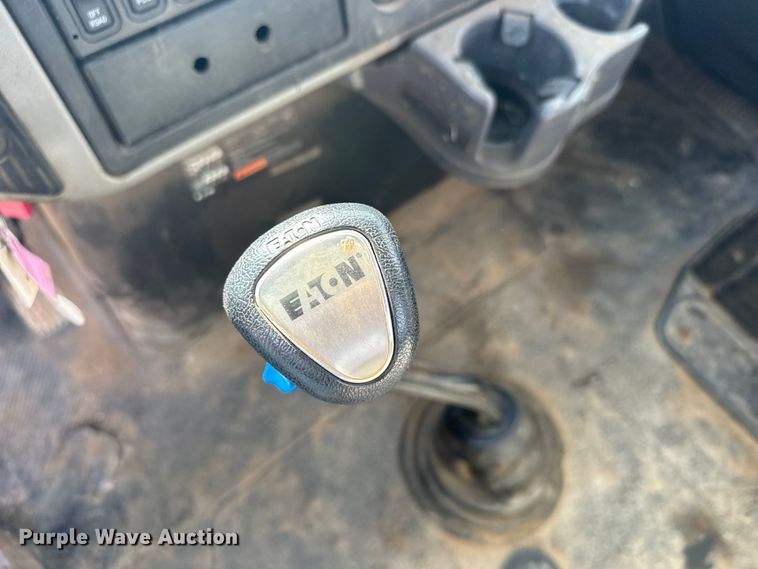 image for item FB0807 2013 International 7500 truck cab and chassis