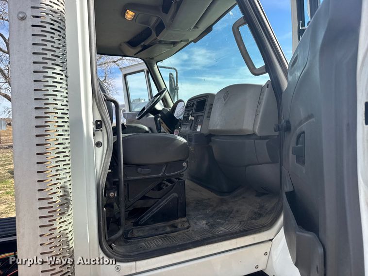 image for item FB0807 2013 International 7500 truck cab and chassis
