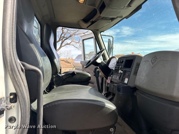 image for item FB0807 2013 International 7500 truck cab and chassis