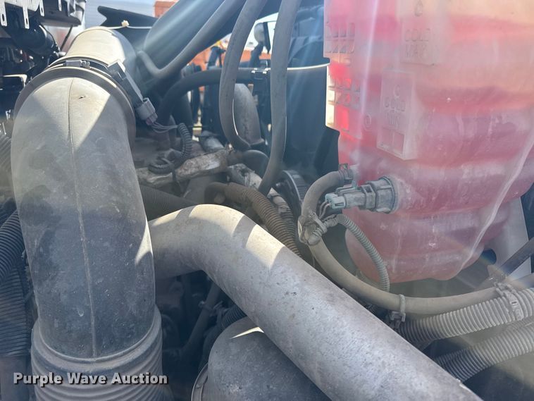 image for item FB0807 2013 International 7500 truck cab and chassis