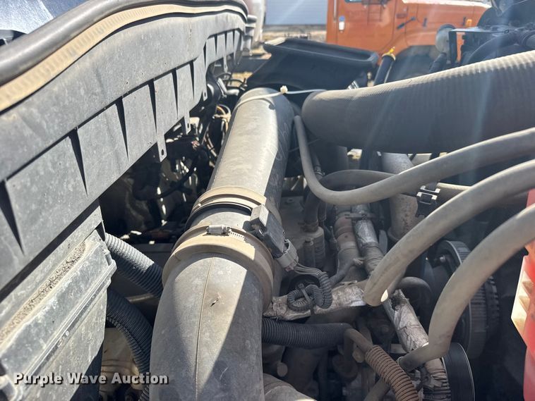 image for item FB0807 2013 International 7500 truck cab and chassis