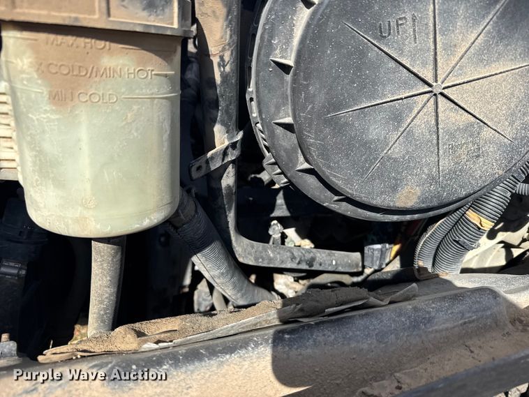 image for item FB0807 2013 International 7500 truck cab and chassis