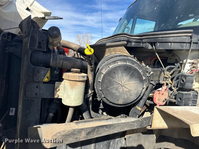 image for item FB0807 2013 International 7500 truck cab and chassis