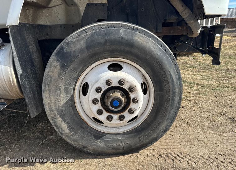 image for item FB0807 2013 International 7500 truck cab and chassis