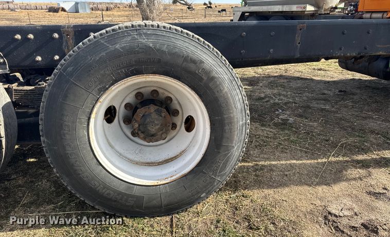 image for item FB0807 2013 International 7500 truck cab and chassis