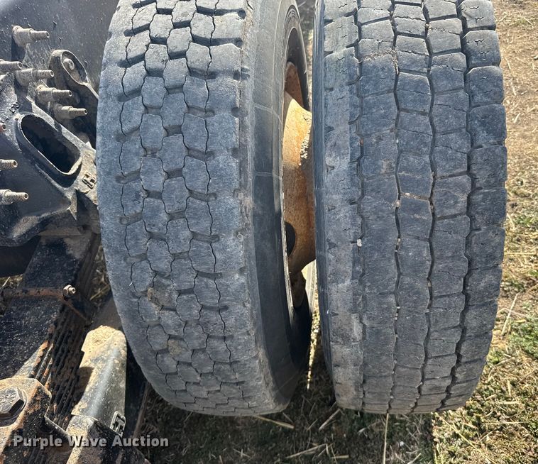 image for item FB0807 2013 International 7500 truck cab and chassis