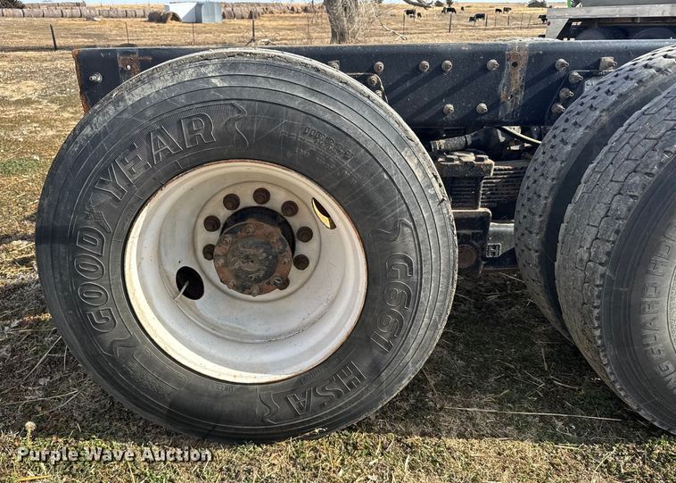 image for item FB0807 2013 International 7500 truck cab and chassis