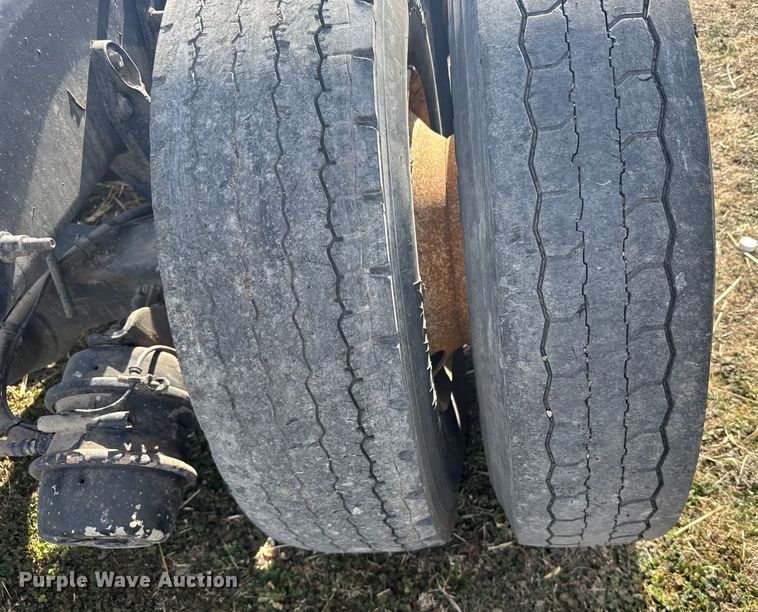 image for item FB0807 2013 International 7500 truck cab and chassis