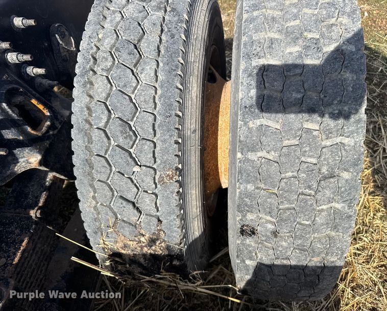 image for item FB0807 2013 International 7500 truck cab and chassis