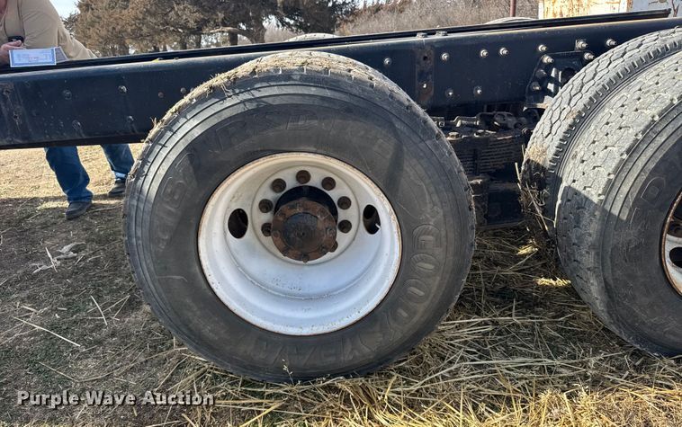 image for item FB0807 2013 International 7500 truck cab and chassis