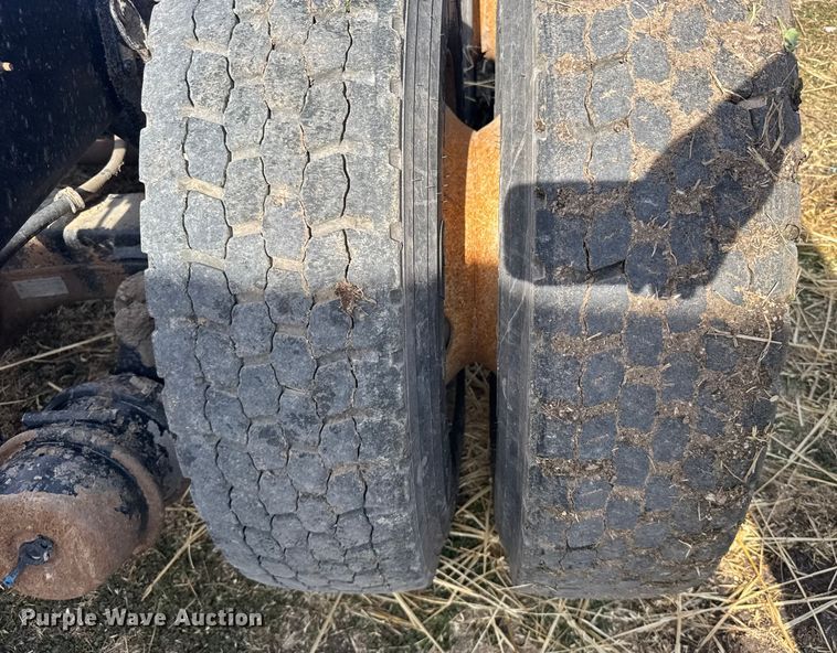 image for item FB0807 2013 International 7500 truck cab and chassis