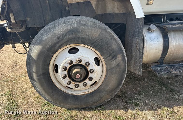 image for item FB0807 2013 International 7500 truck cab and chassis