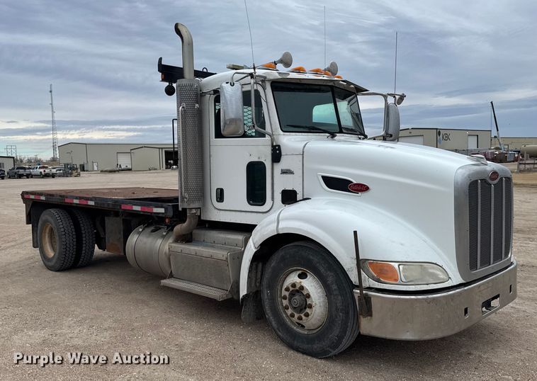 image for item FB0808 2013 Peterbilt 384 flatbed truck