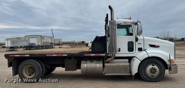 image for item FB0808 2013 Peterbilt 384 flatbed truck