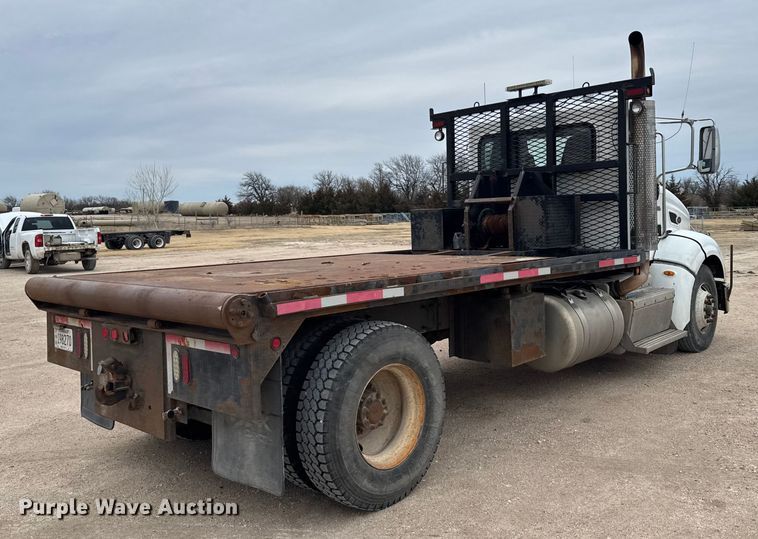 image for item FB0808 2013 Peterbilt 384 flatbed truck
