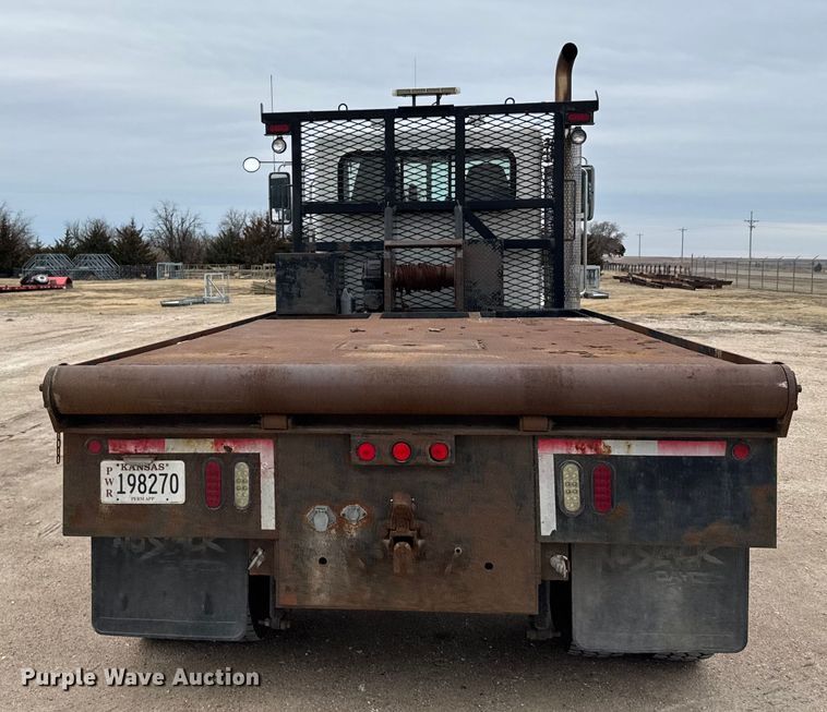 image for item FB0808 2013 Peterbilt 384 flatbed truck