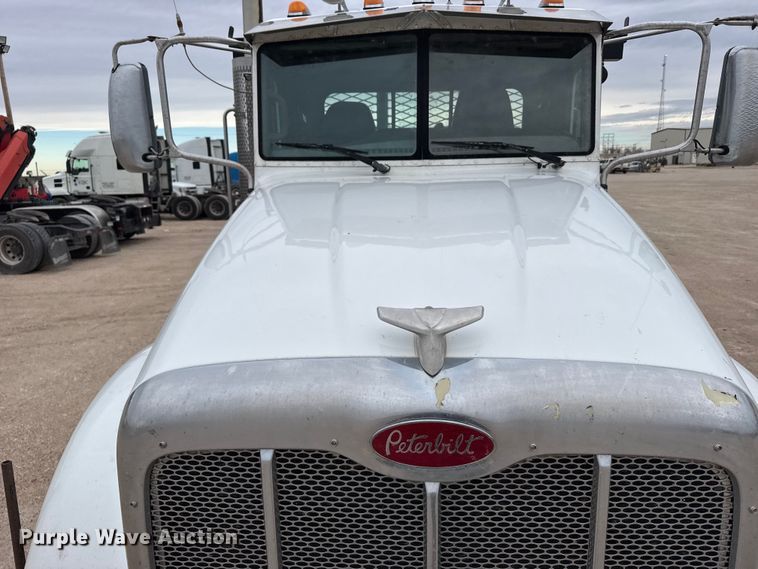 image for item FB0808 2013 Peterbilt 384 flatbed truck