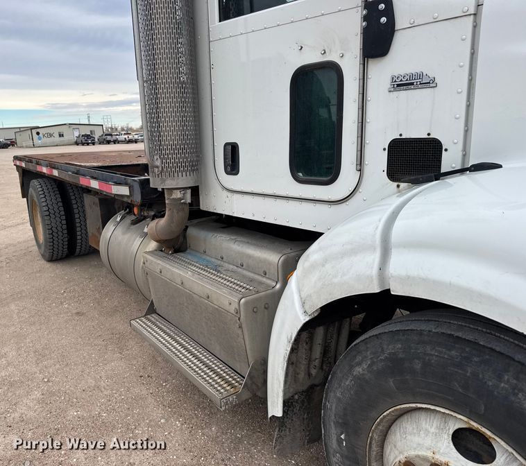 image for item FB0808 2013 Peterbilt 384 flatbed truck