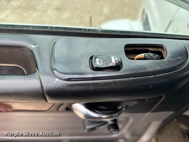 image for item FB0808 2013 Peterbilt 384 flatbed truck