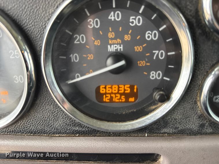 image for item FB0808 2013 Peterbilt 384 flatbed truck