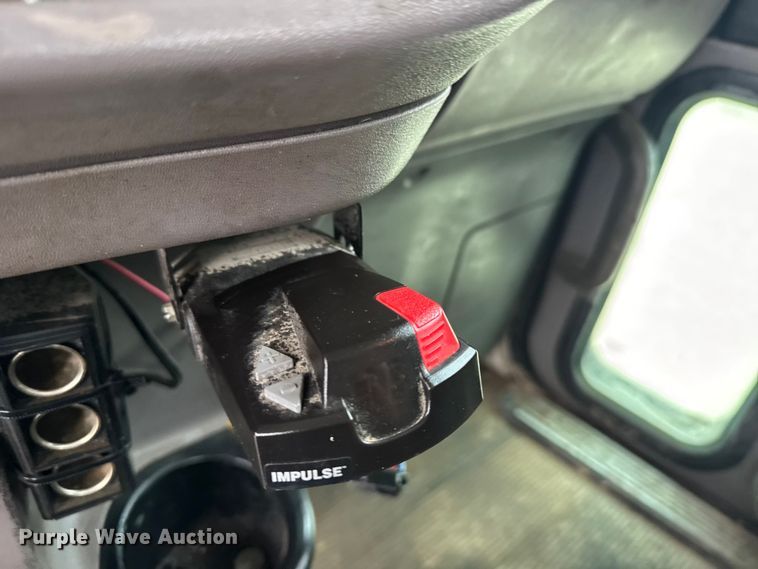 image for item FB0808 2013 Peterbilt 384 flatbed truck