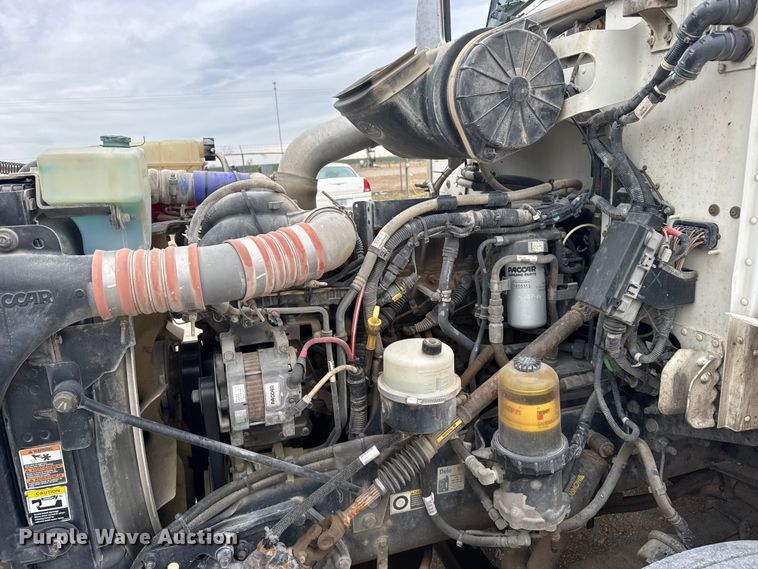 image for item FB0808 2013 Peterbilt 384 flatbed truck