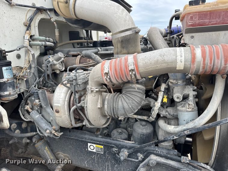 image for item FB0808 2013 Peterbilt 384 flatbed truck