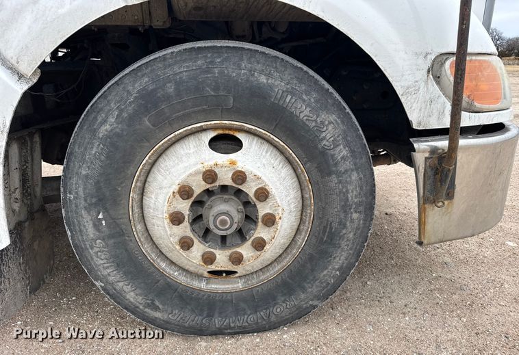 image for item FB0808 2013 Peterbilt 384 flatbed truck