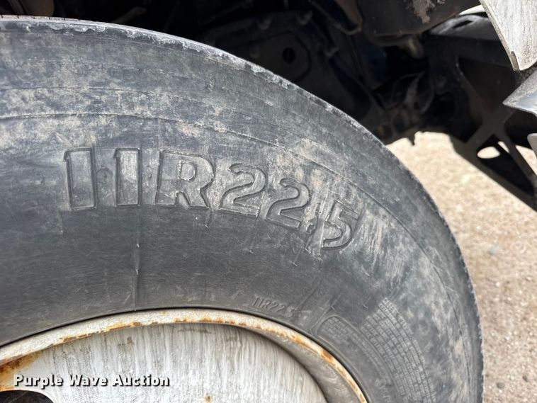 image for item FB0808 2013 Peterbilt 384 flatbed truck