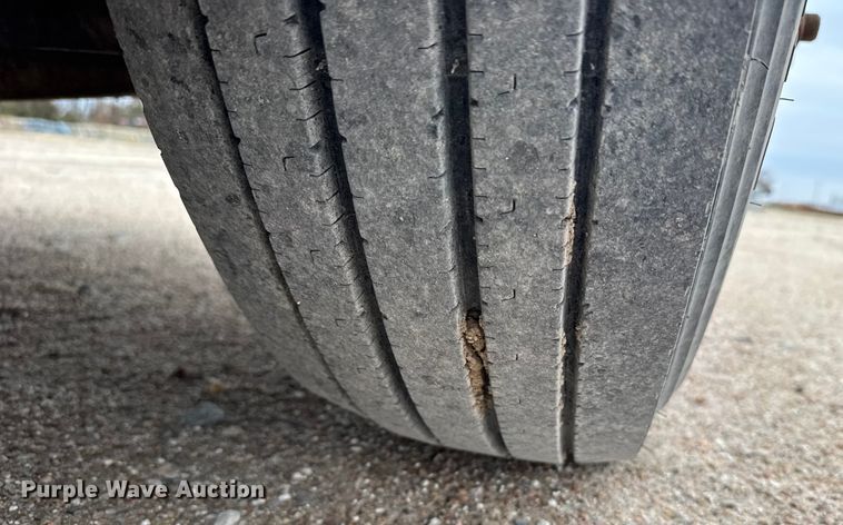 image for item FB0808 2013 Peterbilt 384 flatbed truck