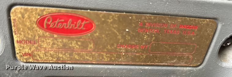 image for item FB0808 2013 Peterbilt 384 flatbed truck